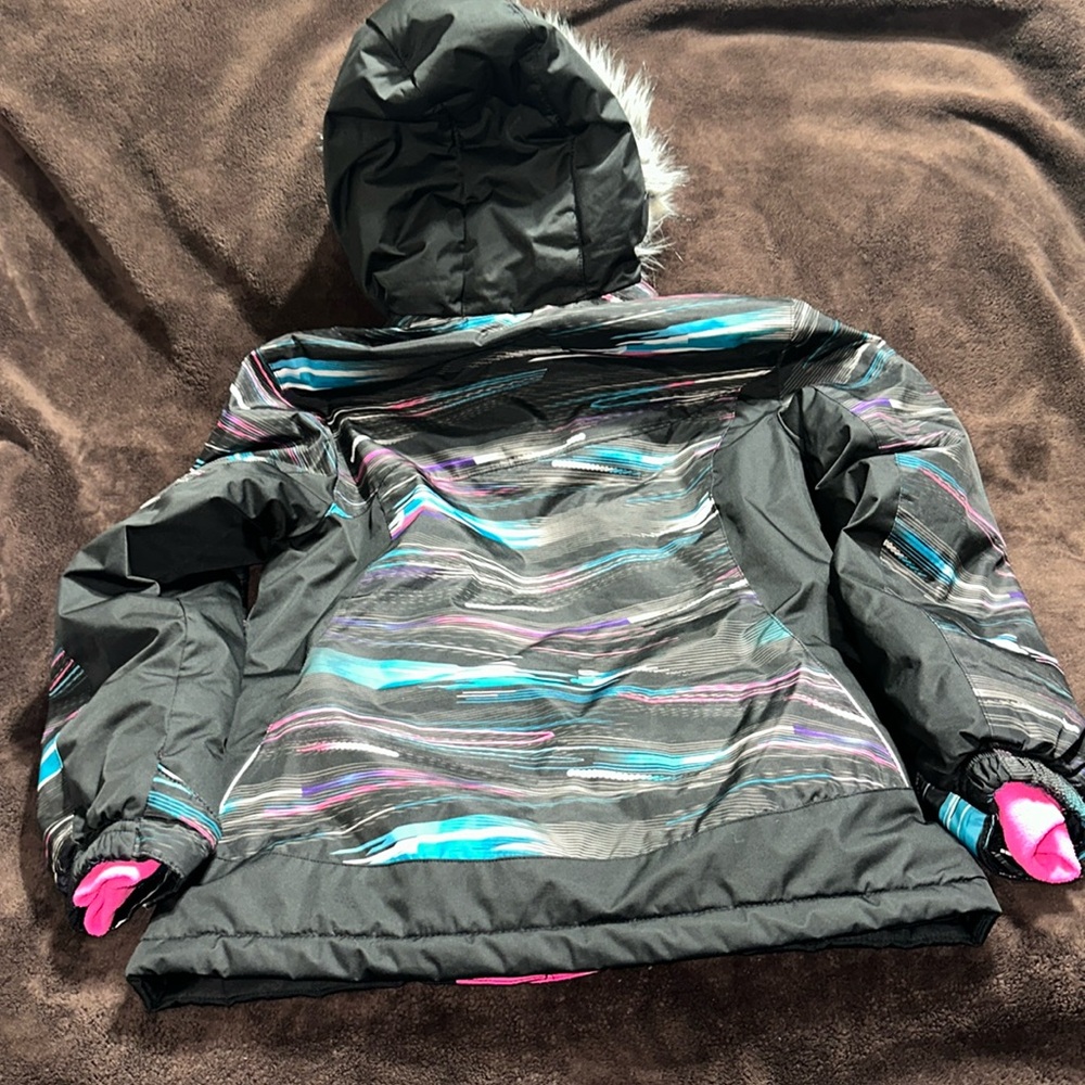 ZEROXPOSUR: GIRLS BLACK/MULTICOLOR STRIPE  PUFFER COAT. Size 10-12 Medium. - Picture 10 of 14